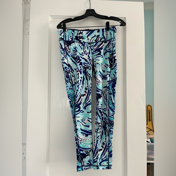 Lilly Pulitzer Luxletic Weekender Leggings Mid-Rise 24" Crash the Bash Size Med - Picture 3 of 5